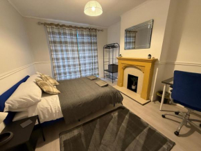 Lodge Causeway 4 bedroom house